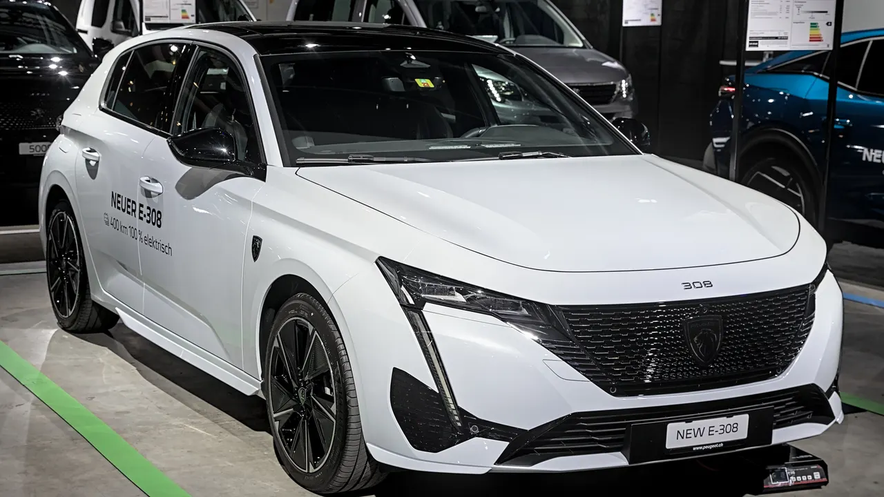 Peugeot e-308