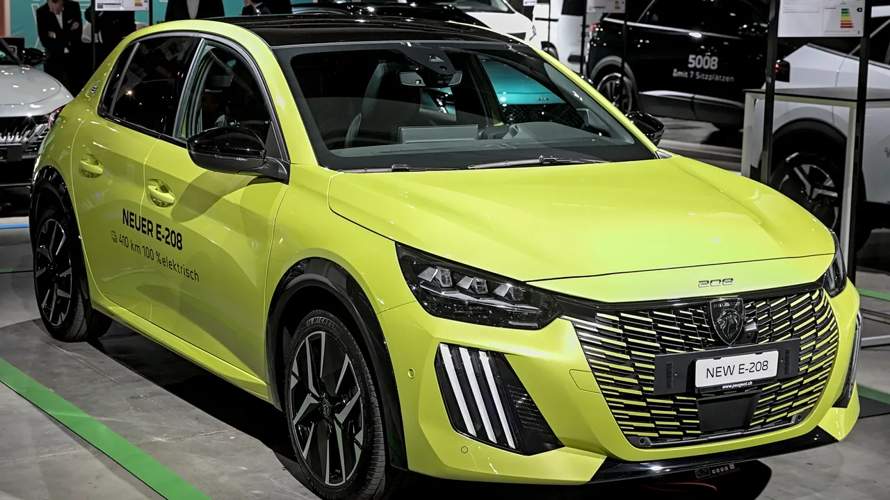 Peugeot e-208