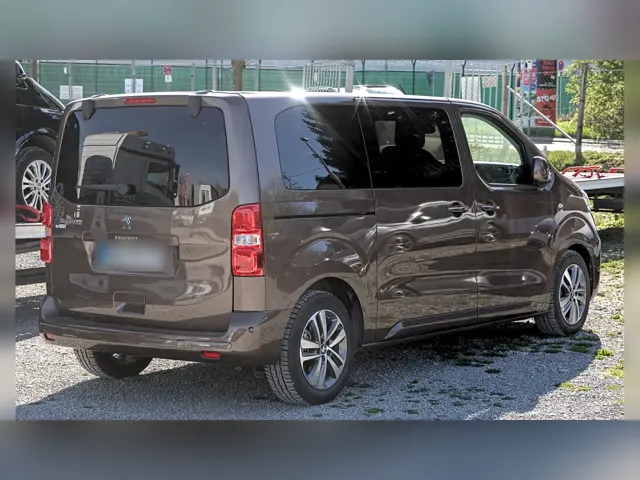 Peugeot e-Traveller